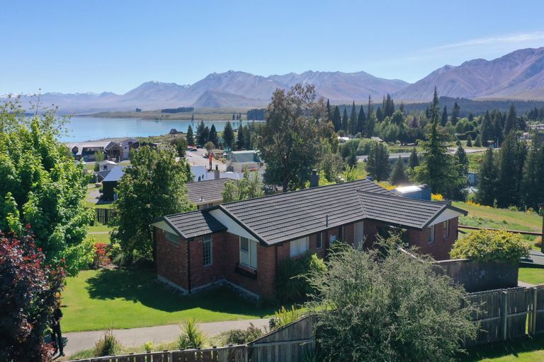 Photo of property in 31 Aorangi Crescent, Lake Tekapo, 7999