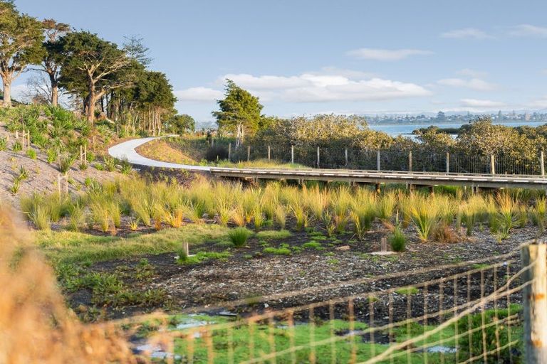 Photo of property in 13/10 Ngaroma House Drive, Hobsonville, Auckland, 0616