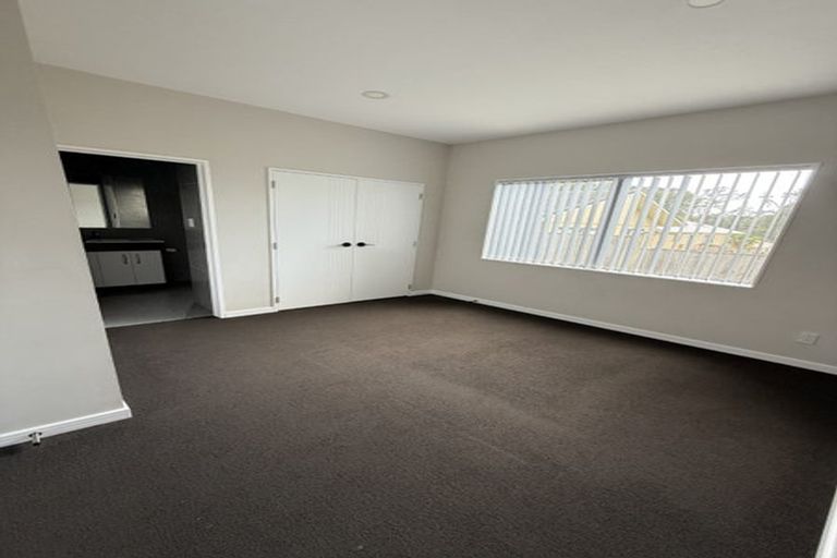 Photo of property in 4 Kearney Place, Massey, Auckland, 0614