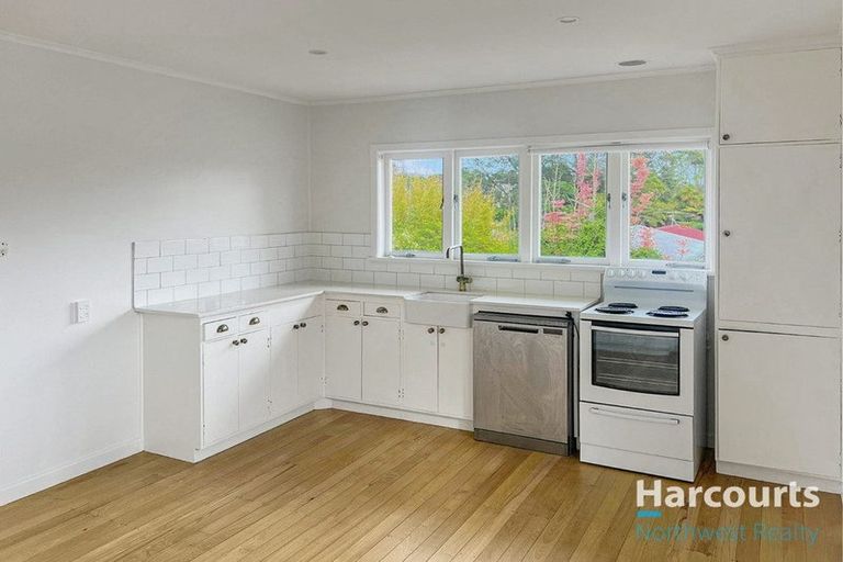 Photo of property in 11 Kamara Road, Glen Eden, Auckland, 0602