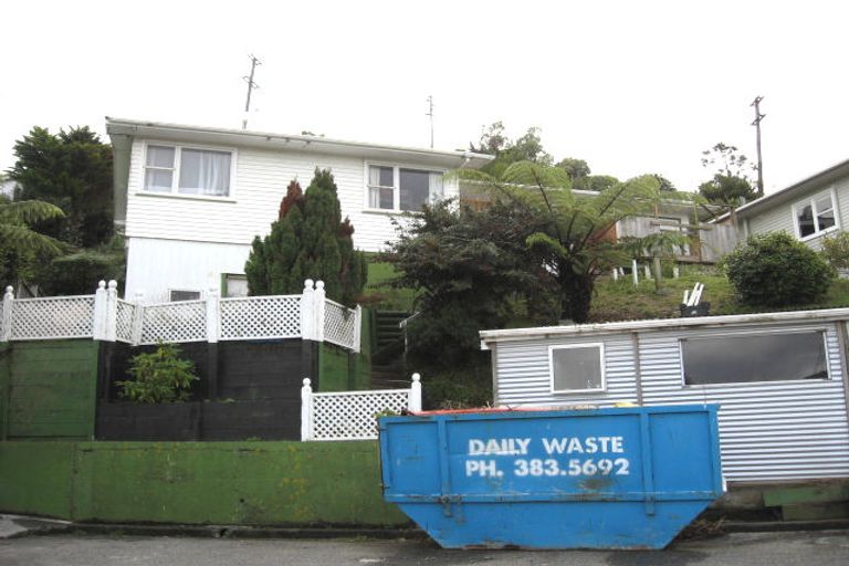 Photo of property in 6 Innes Way, Newlands, Wellington, 6037