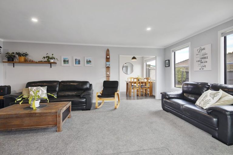 Photo of property in 6 Oakley Crescent, Hornby, Christchurch, 8042