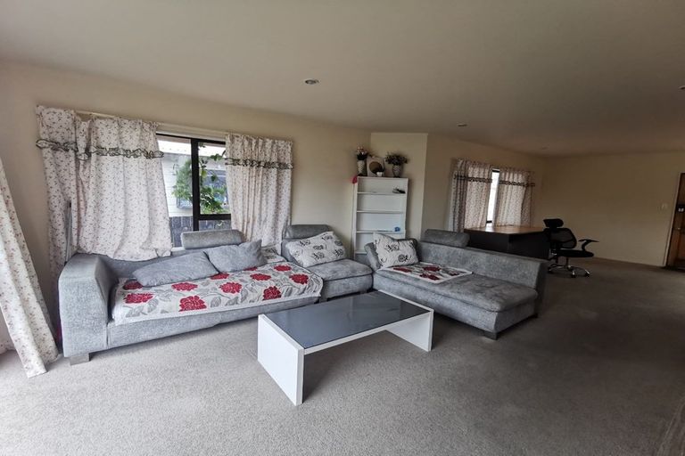 Photo of property in 2/14 James Street, Bayview, Auckland, 0629