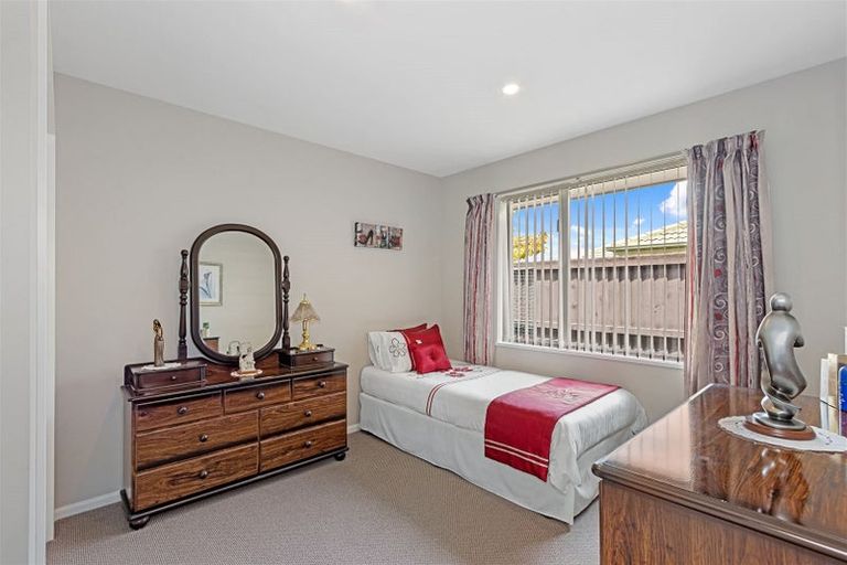 Photo of property in 1 Ross Place, Northwood, Christchurch, 8051