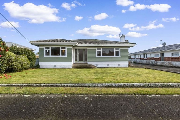 Photo of property in 5 Goodson Place, Hawera, 4610
