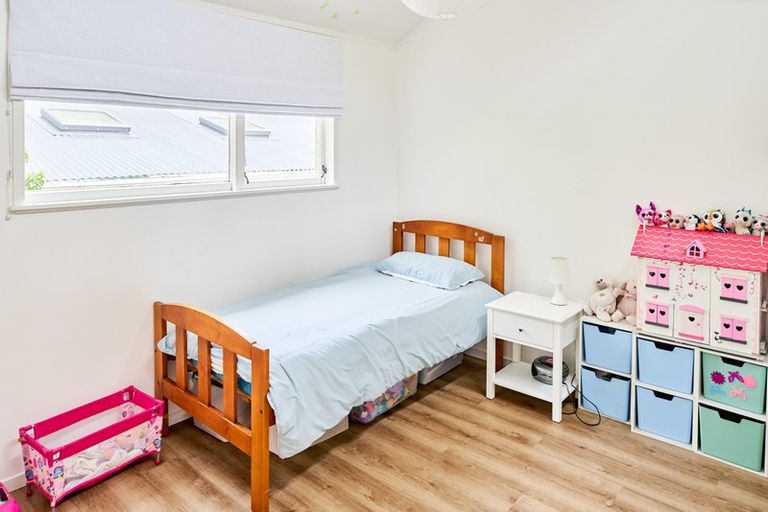 Photo of property in 2/345 Muritai Road, Eastbourne, Lower Hutt, 5013