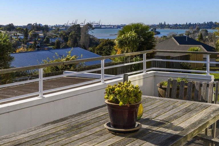 Photo of property in 112 Sutherland Road, Brookfield, Tauranga, 3110