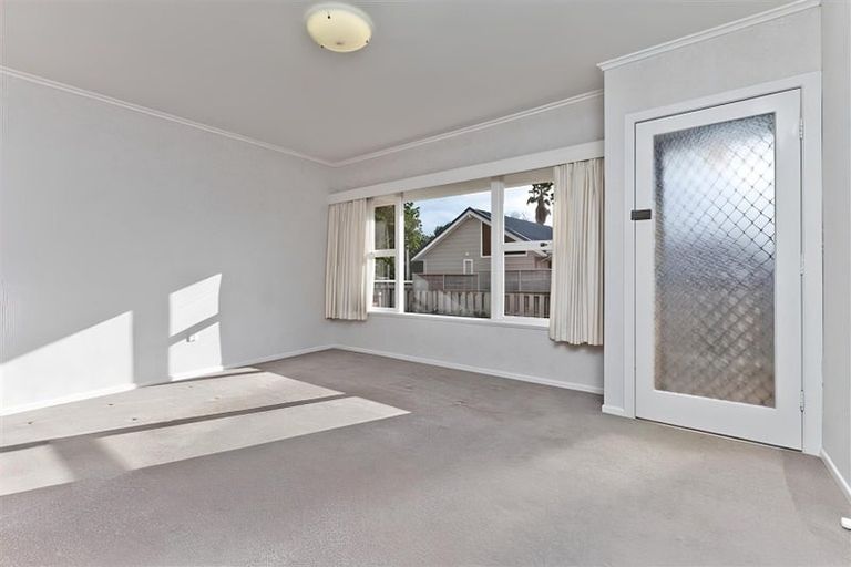 Photo of property in 2/17 Saltburn Road, Milford, Auckland, 0620