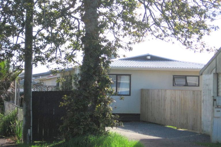 Photo of property in 1/99 Henderson Valley Road, Henderson, Auckland, 0612
