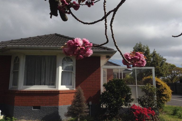 Photo of property in 165 Memorial Avenue, Burnside, Christchurch, 8053