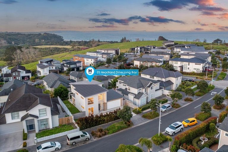 Photo of property in 21 Headland Drive, Long Bay, Auckland, 0630