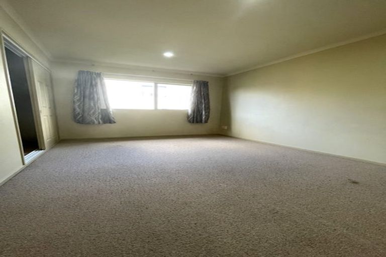 Photo of property in 111 Hugh Green Drive, Pinehill, Auckland, 0632