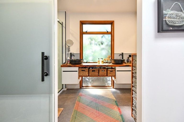 Photo of property in 30 Scenic Drive, Hillpark, Auckland, 2102