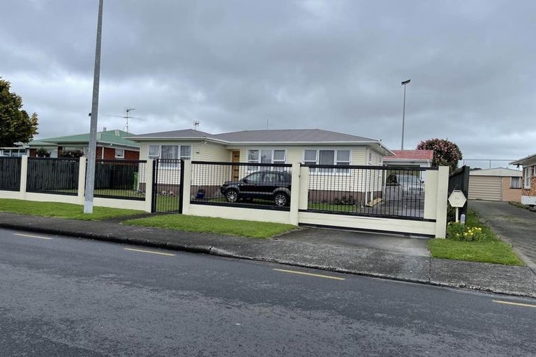 Photo of property in 76 Rosehill Drive, Rosehill, Papakura, 2113