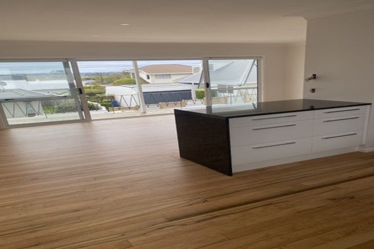 Photo of property in 2/17 Walter Street, Hauraki, Auckland, 0622