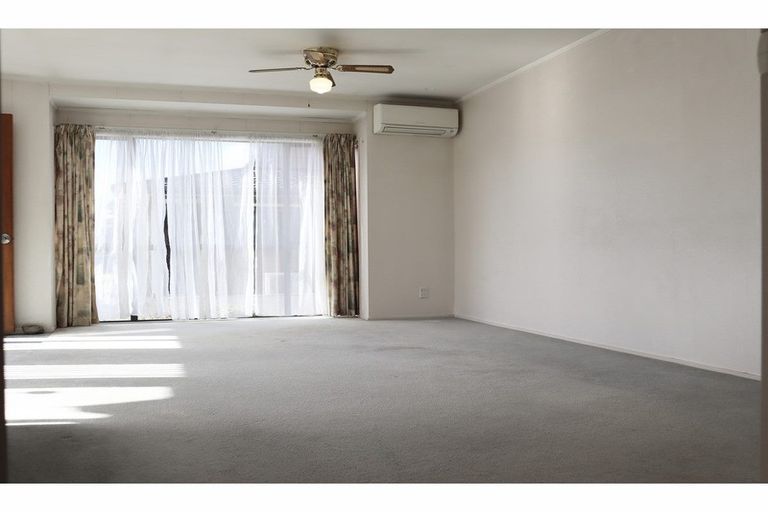 Photo of property in 2/56 Larnoch Road, Henderson, Auckland, 0610