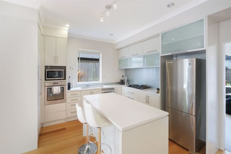 Photo of property in 5 Mulroy Place, Pinehill, Auckland, 0632