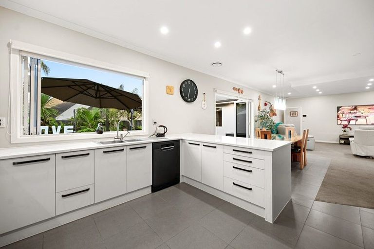Photo of property in 22 Gibbston Close, Huntington, Hamilton, 3210