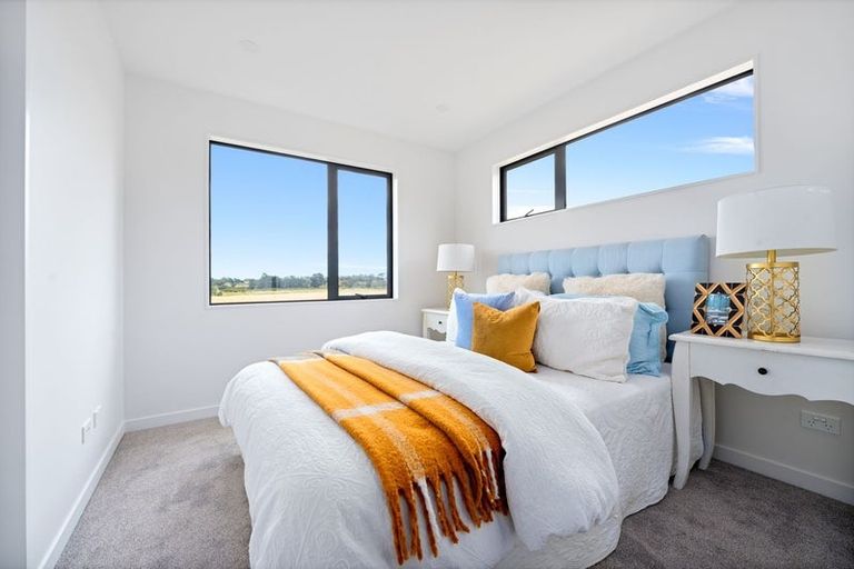 Photo of property in 44 Taipahitini Road, Rosehill, 2113