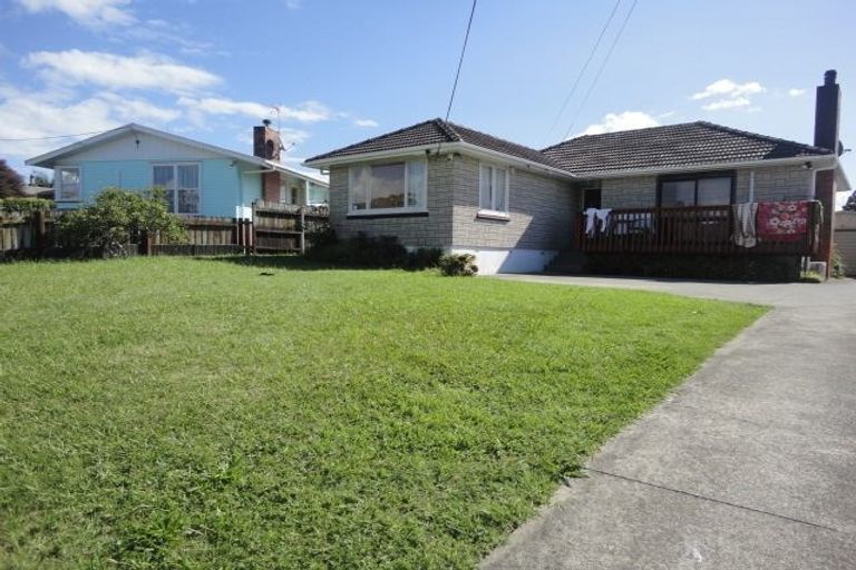 Photo of property in 85 Cobham Crescent, Kelston, Auckland, 0602