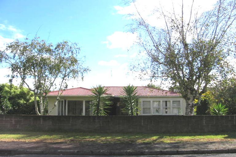 Photo of property in 8 Gaede Terrace, Sunnyvale, Auckland, 0612