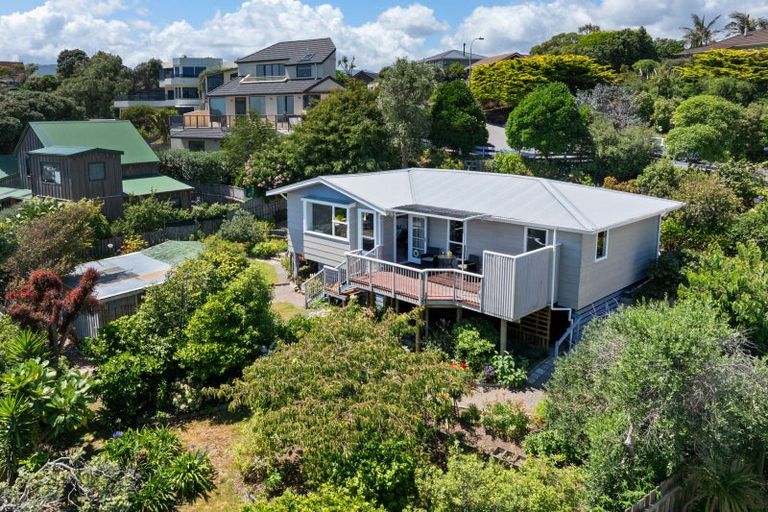 Photo of property in 5 Sunset Terrace, Waikanae Beach, Waikanae, 5036