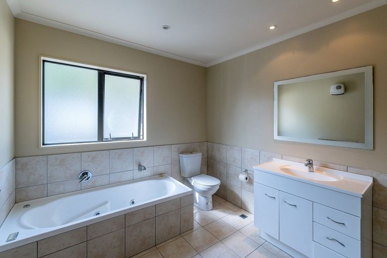 Photo of property in Te Kakariki Apartments, 2/2 Wellington Road, Paekakariki, 5034