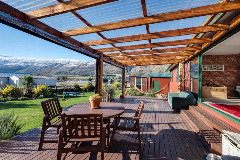 Photo of property in 2 Hector Close, Kingston, Athol, 9793