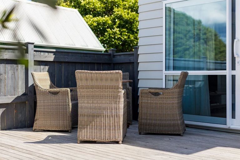 Photo of property in 42 Main Road, Titahi Bay, Porirua, 5022