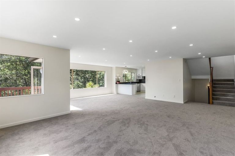 Photo of property in 14 Spoonbill Place, Unsworth Heights, Auckland, 0632