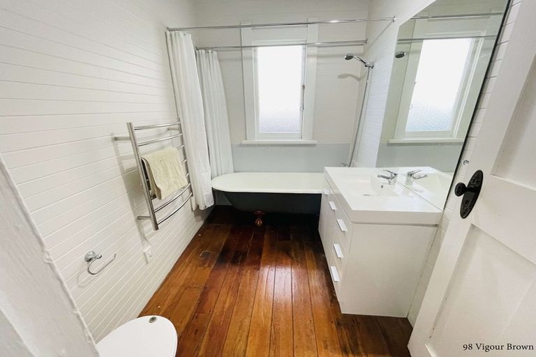 Photo of property in 98 Vigor Brown Street, Napier South, Napier, 4110