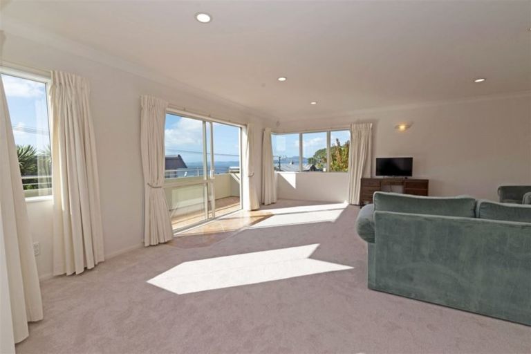 Photo of property in 2/89 Aberdeen Road, Castor Bay, Auckland, 0620