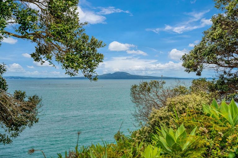 Photo of property in 913 Beach Road, Waiake, Auckland, 0630
