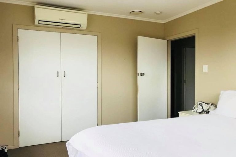 Photo of property in 10 Mirovale Place, Totara Vale, Auckland, 0629