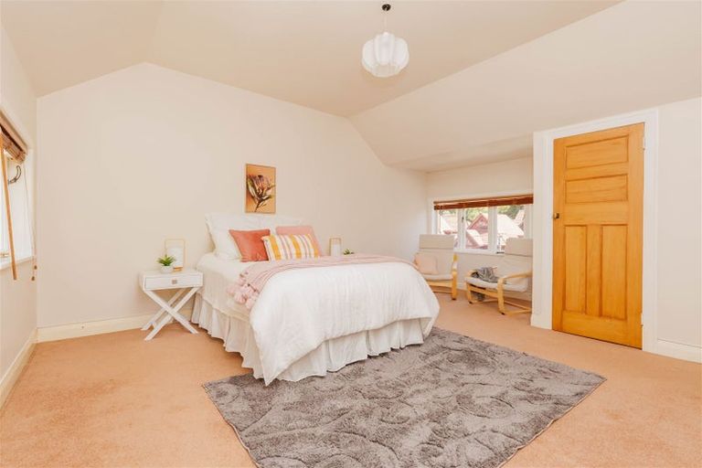 Photo of property in 11 Glen Road, Kelburn, Wellington, 6012