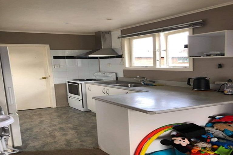 Photo of property in 7 Alma Street, Te Atatu South, Auckland, 0610