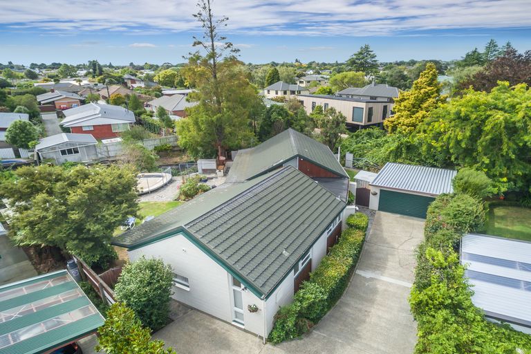 Photo of property in 22 Tuirau Place, Ilam, Christchurch, 8041
