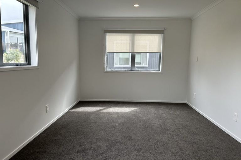 Photo of property in 15 Koreke Close, Kenepuru, Porirua, 5022