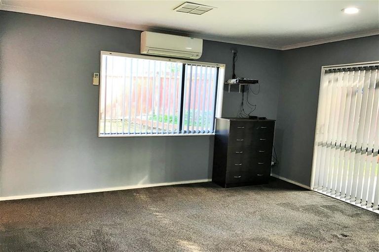 Photo of property in 66 Robert Ross Place, Clendon Park, Auckland, 2103