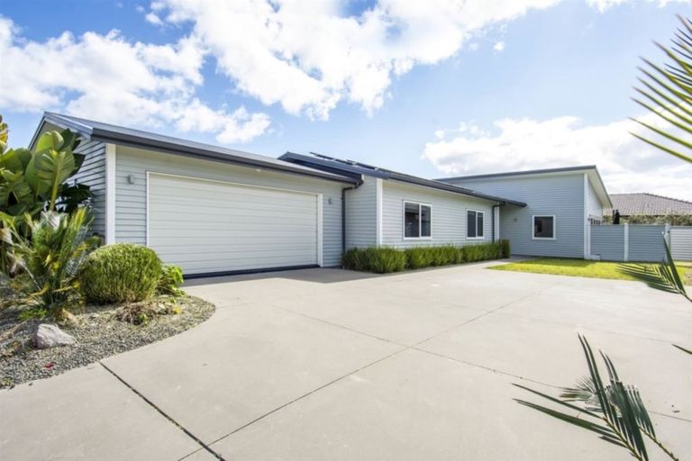 Photo of property in 68 Golden Sands Drive, Papamoa Beach, Papamoa, 3118