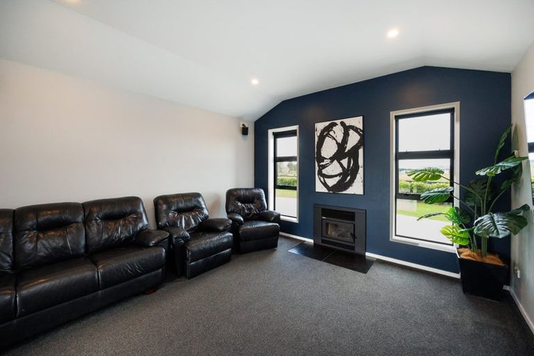 Photo of property in 40 View Road, Halcombe, 4779