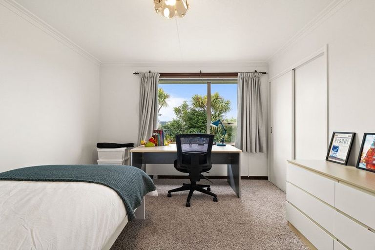 Photo of property in 15 Estuary Crescent, Fairfield, Dunedin, 9018