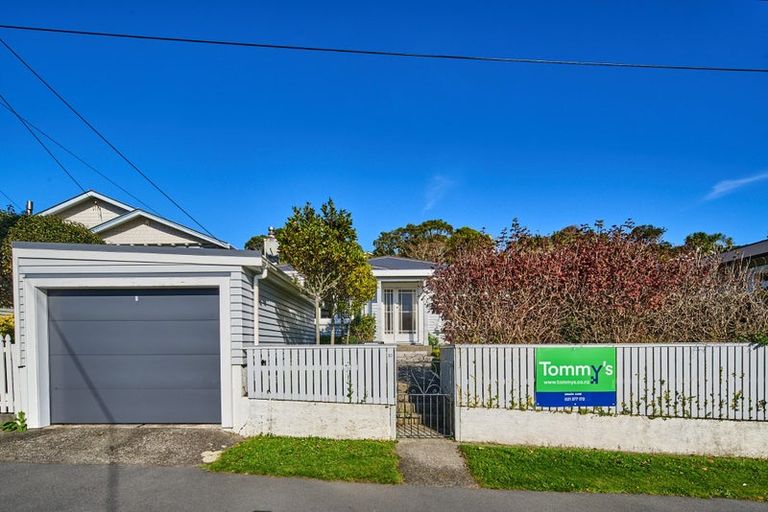 Photo of property in 13 Firth Terrace, Karori, Wellington, 6012