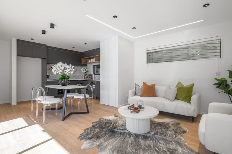 Photo of property in 1/12 Manuwai Road, Torbay, Auckland, 0630