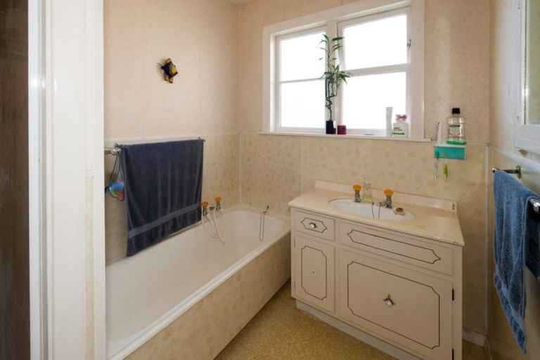 Photo of property in 42 Athol Terrace, Upper Riccarton, Christchurch, 8041