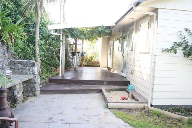 Photo of property in 1 Sasanqua Way, Crofton Downs, Wellington, 6035