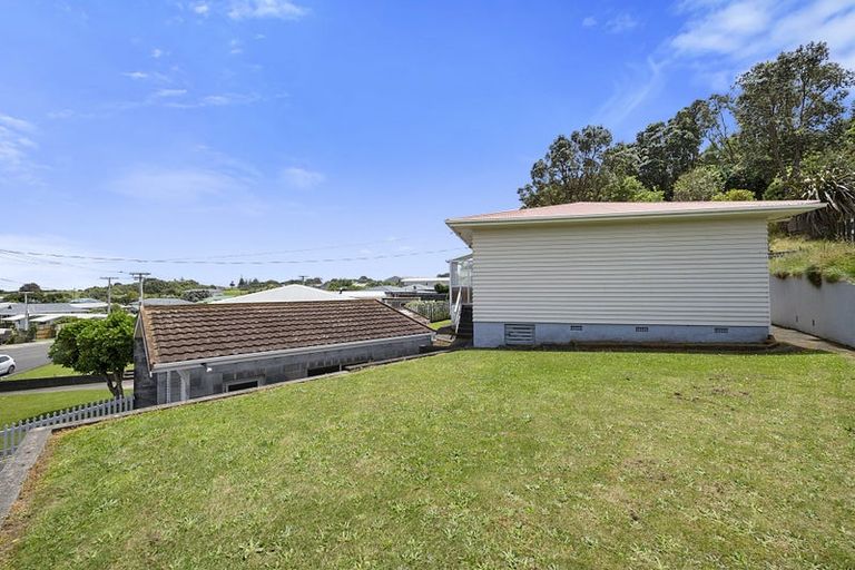 Photo of property in 31 Simons Street, Moturoa, New Plymouth, 4310