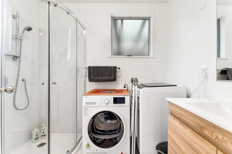 Photo of property in 4 Beverley Road, Stanmore Bay, Whangaparaoa, 0932