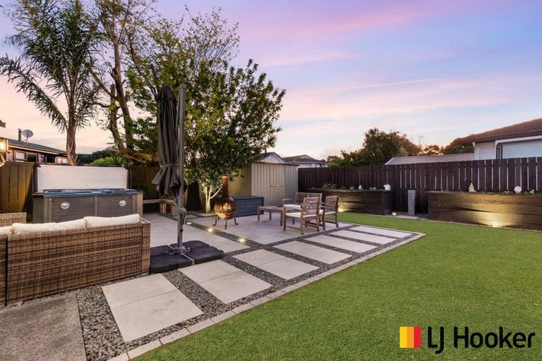 Photo of property in 18 Hadley Wood Drive, Wattle Downs, Auckland, 2103