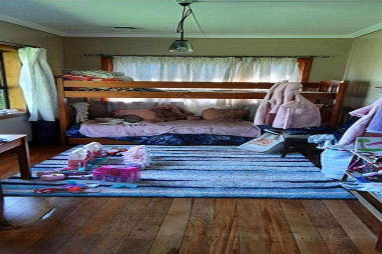 Photo of property in 18 Half Mile Road, Tuatapere, 9620